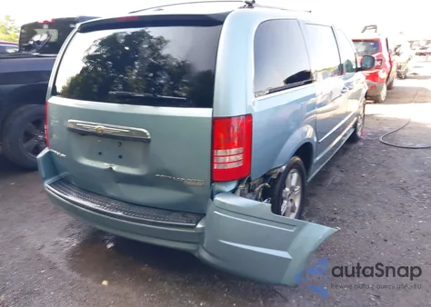 2010 Chrysler Town & Country Touring из США, поврежденный, VIN 2A4RR5D12AR305370